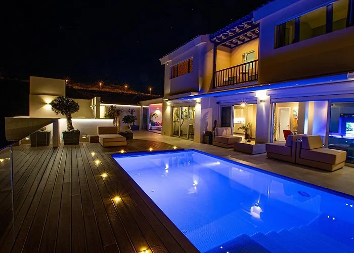 Luxury Morelli With Seaview & Heated Pool 别墅