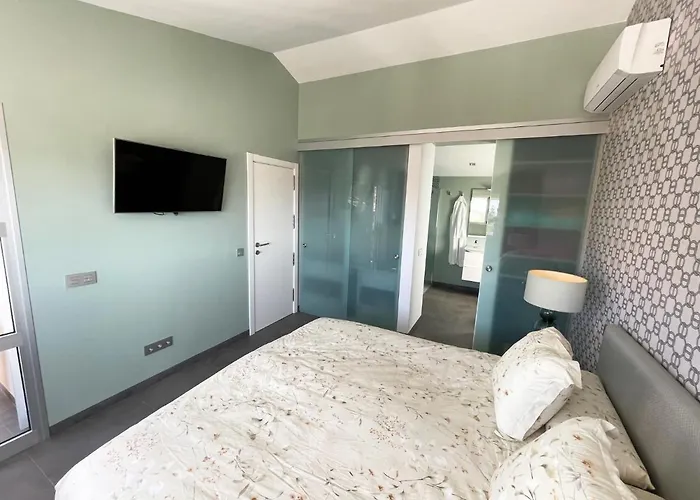 Luxury Morelli With Seaview & Heated Pool *